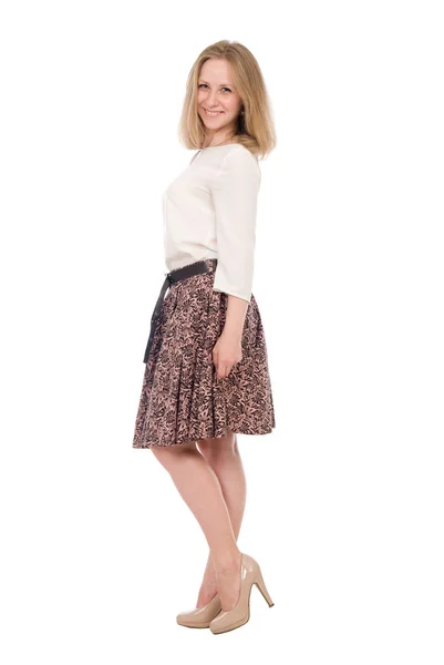 白の上に孤立した完全な長さのポーズスカートのファッションポートレート若い女性 — ストック写真