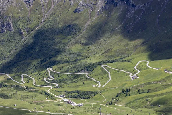 İtalyan dolomites pordoi geçmek crossing dolanan dağ yolu
