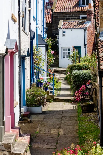 Typical Narrow Street Robin Hoods Bay — Stock Photo, Image