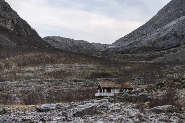 Geleneksel ahşap turist kabin (kabin) nordlan, Norveç