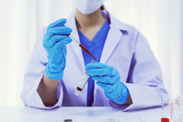 Scientist Holding Coronavirus Covid Infected Blood Sample Tube Dna Testing — Stock Photo, Image