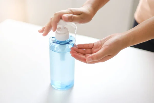 Hand Applying Alcohol Gel Sanitazer Liquid Cleaning Hands Prevent Corona — Stock Photo, Image