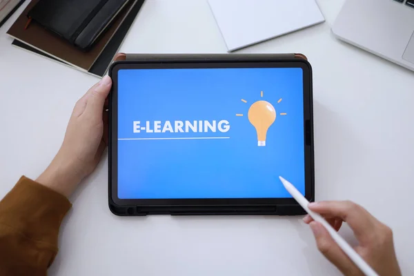 Learning Konzept Mit Website Auf Tablet Bildung Internet Technologie Web — Stockfoto