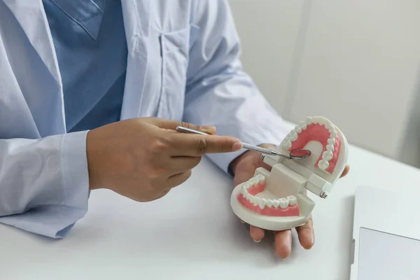 Dentist Examining Patient Teeth Medical Treatment Dental Clinic — Stock Photo, Image