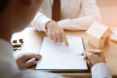 İş adamları, emlakçı danışman ve konut sigortası kavramı dışında emlakçıyla anlaşma yapıyor.