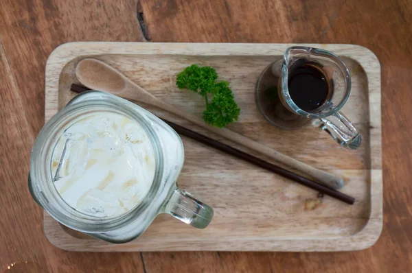 Café Glacé Séparé Avec Lait Sur Table Bois Vue Sur — Photo