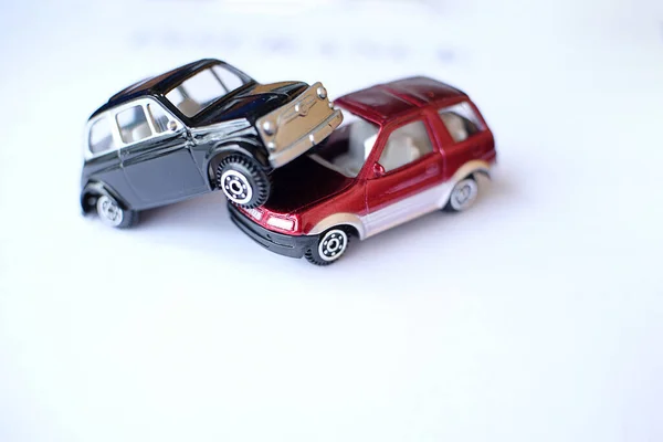 Аварія Іграшкових Автомобілях Симуляція Червоного Синього Автомобіля — стокове фото