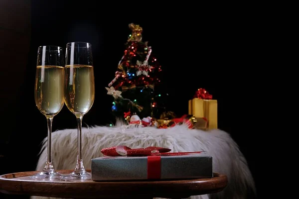 Natale Capodanno Celebrazione Persone Mani Con Bicchieri Cristallo Pieni Champagne — Foto Stock