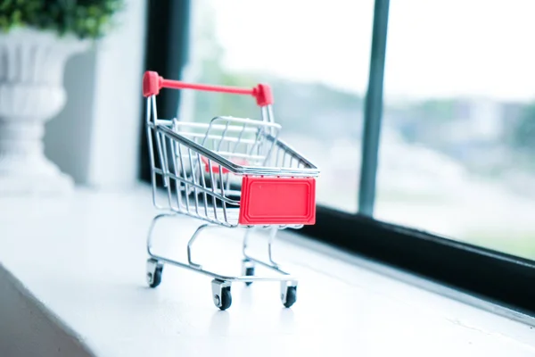 Small Shopping Cart Laptop Internet Online Shopping Concept — Stock Photo, Image