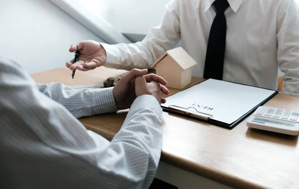 Business People Signing Contract Making Deal Real Estate Agent Concept — Stock Photo, Image