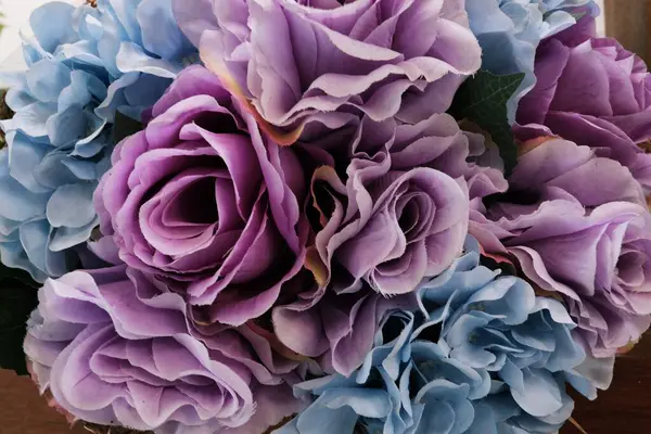 Virágok Asztalon Virágüzlet Koncepciója — Stock Fotó