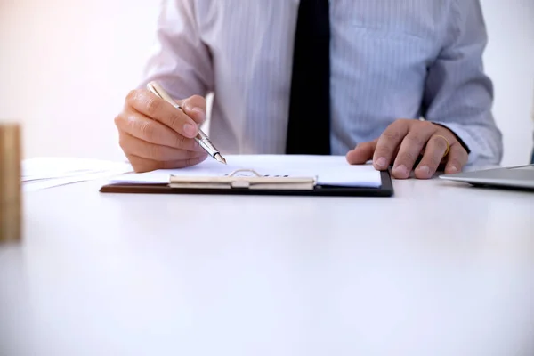 Biznesmeni Podpisują Umowę Agentem Nieruchomości Concept Consultant Home Insurance Concept — Zdjęcie stockowe
