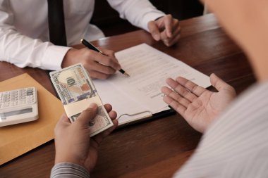 İş adamları, emlakçı danışman ve konut sigortası kavramı dışında emlakçıyla anlaşma yapıyor.