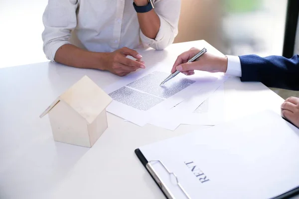 Business People Signing Contract Making Deal Real Estate Agent Concept — Stock Photo, Image