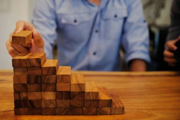 Planung Von Risiko Und Strategie Geschäftsmann Glücksspiel Platzierung Hölzerner Block — Stockfoto