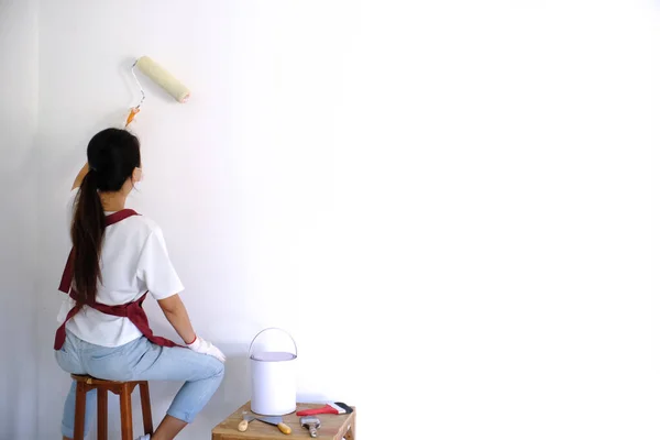 Asiatique Femme Peintre Peinture Emploi Dans Chambre — Photo