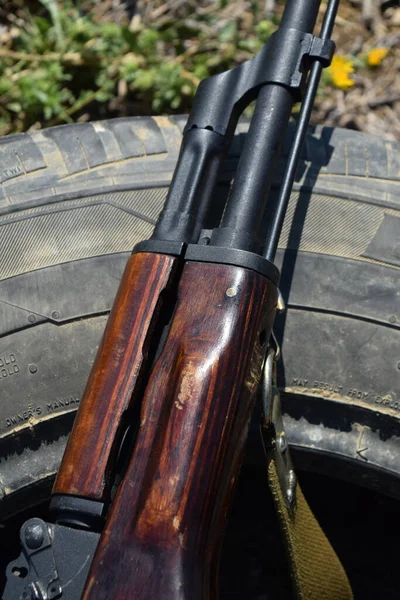 Fore End Gas Tube Cover Barrel Kalashnikov Carbine Lies Tyre — Stock Photo, Image