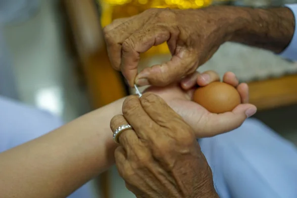 İş parçacığının silah olduğunu kuzeydoğu ve Kuzey Tayland geleneği.