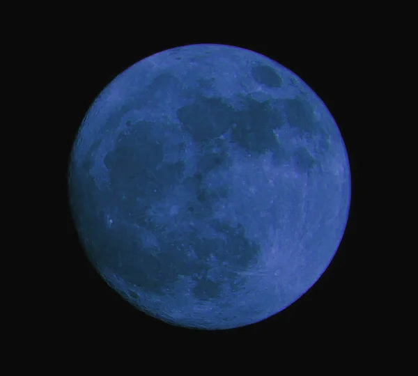 Kék Hold Elkülönül Fekete Háttér — Stock Fotó
