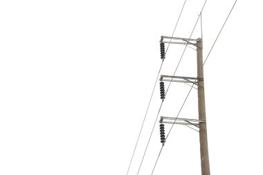 Ayrı beyaz arka plan üzerinde elektrik direkleri ve elektrik telleri