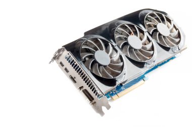 Beyaz arka planda bilgisayar ekran kartı donanımı