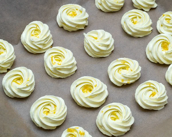 Marshmallow de limão pronto em uma folha de cozedura — Fotografia de Stock