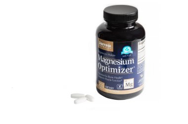 Saint-Petersburg, Rusya, 10 Ağustos 2019 Magnezyum hapları ve markalı tabletler şişesi