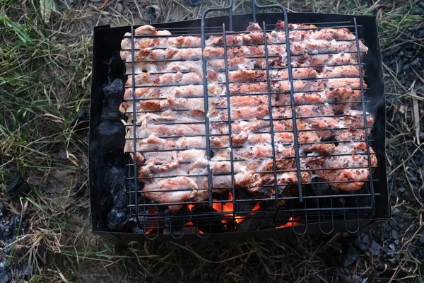 Προετοιμασία Του Shish Kebab Εξωτερική Σχάρα Κάρβουνου — Φωτογραφία Αρχείου