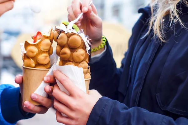 Wafel Jajko Stylu Hong Kong Zielonym Tle — Zdjęcie stockowe