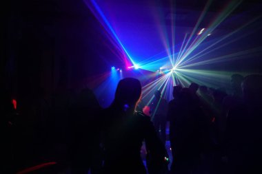 disko ışıkları ve gösteri. Konsept eğlence ve parti hakkında. ufuk yansıma artistik bir dokunuş için