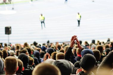 Stadyum podyumda alkışlar futbol taraftarları