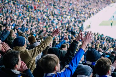 Stadyum podyumda alkışlar futbol taraftarları