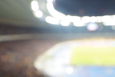 Alacakaranlık vakti, soyut arka plan kullanımı için futbol stadyumunun bulanık görüntüsü.