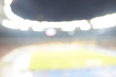 Alacakaranlık vakti, soyut arka plan kullanımı için futbol stadyumunun bulanık görüntüsü.