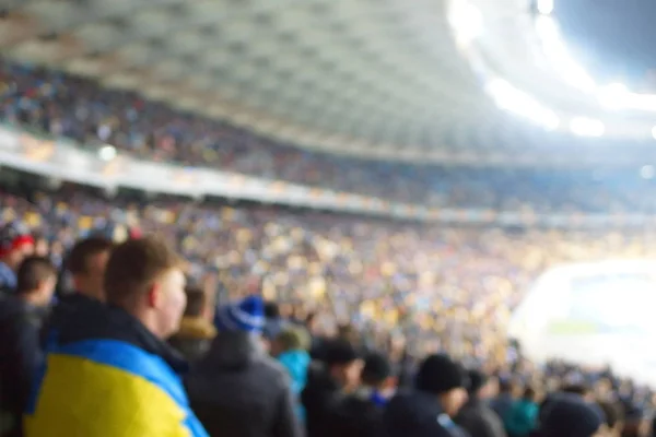 Suddig bild av fotbollsstadion i skymningen tid för abstrakt bakgrundsanvändning. — Stockfoto