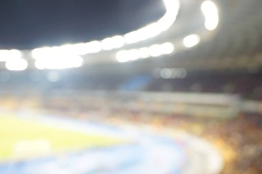 Alacakaranlık vakti, soyut arka plan kullanımı için futbol stadyumunun bulanık görüntüsü.
