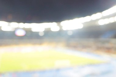Alacakaranlık vakti, soyut arka plan kullanımı için futbol stadyumunun bulanık görüntüsü.