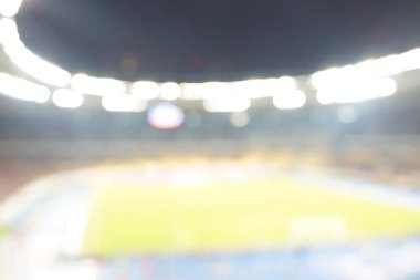 Alacakaranlık vakti, soyut arka plan kullanımı için futbol stadyumunun bulanık görüntüsü.