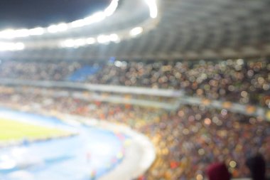 Alacakaranlık vakti, soyut arka plan kullanımı için futbol stadyumunun bulanık görüntüsü.