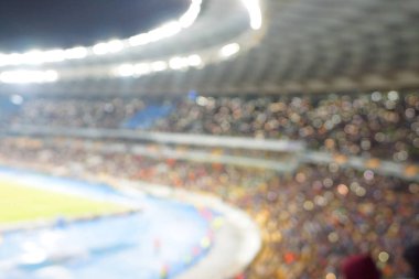 Alacakaranlık vakti, soyut arka plan kullanımı için futbol stadyumunun bulanık görüntüsü.