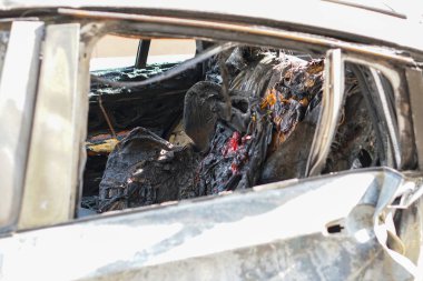 Kiev, Ukrayna'da huzursuzluk sonrası şehir merkezinde yanmış araba