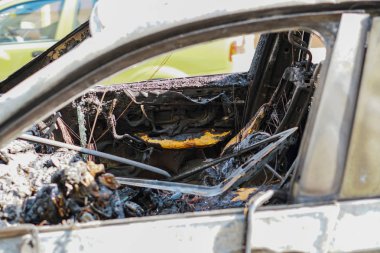 Kiev, Ukrayna'da huzursuzluk sonrası şehir merkezinde yanmış araba