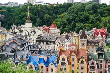 Kiev şehri. Eski şehir, Vozdvizhenska ve Honcharna sokak. Ukrayna'nın başkenti, Kiev.