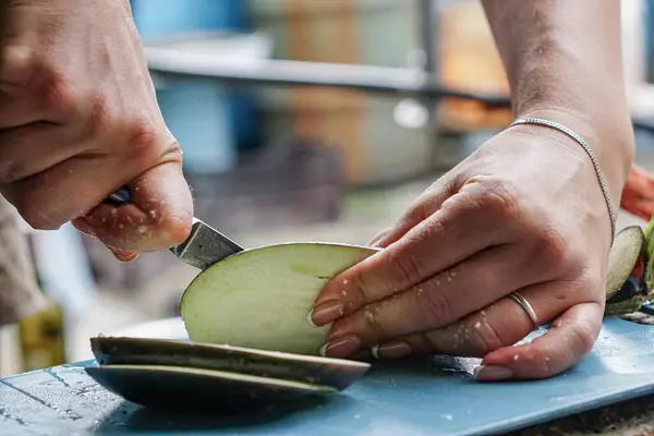 Girl Cuts Eggplant Street Summer Kitchen — Stock Photo, Image