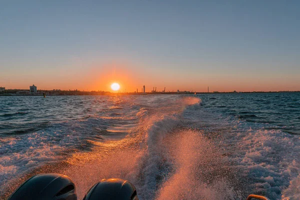 Waves Blue Sea Speed Boat Water Bright Sun Shining Sky — Stock Photo, Image