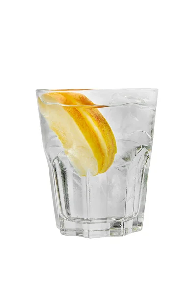 Cocktail d'été sur fond blanc isolé — Photo