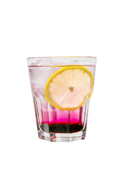 Sommar cocktail på isolerade vit bakgrund — Stockfoto