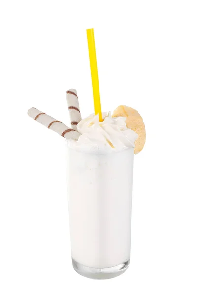 Milkshake słomą wafel na białym tle biały — Zdjęcie stockowe