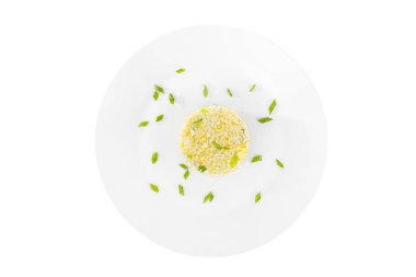 Pirinç soğan bölümünden izole bir plaka üzerinde