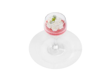 Panna cotta tatlı krem nane izole şanti